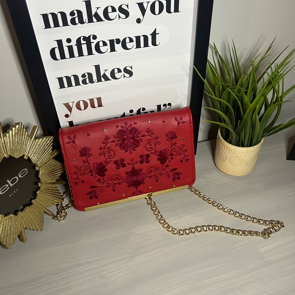 Crossbody Bag with Gold link chain
